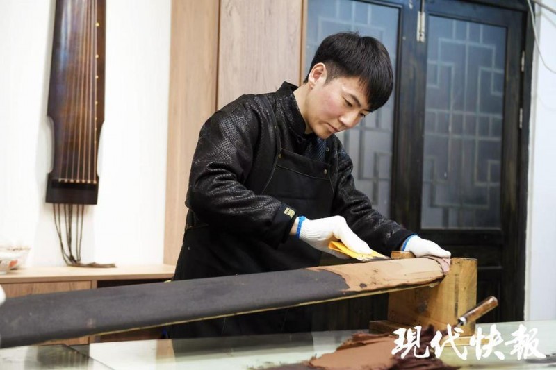 文化中国行新文化“兴”青年｜一斧一凿，木头里传来高山流水