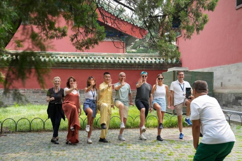 新华时评丨开放自信的中国，让世界更亲近
