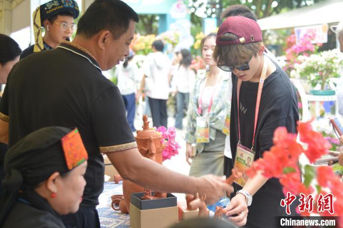 各民族同胞感受三亚科技发展活力