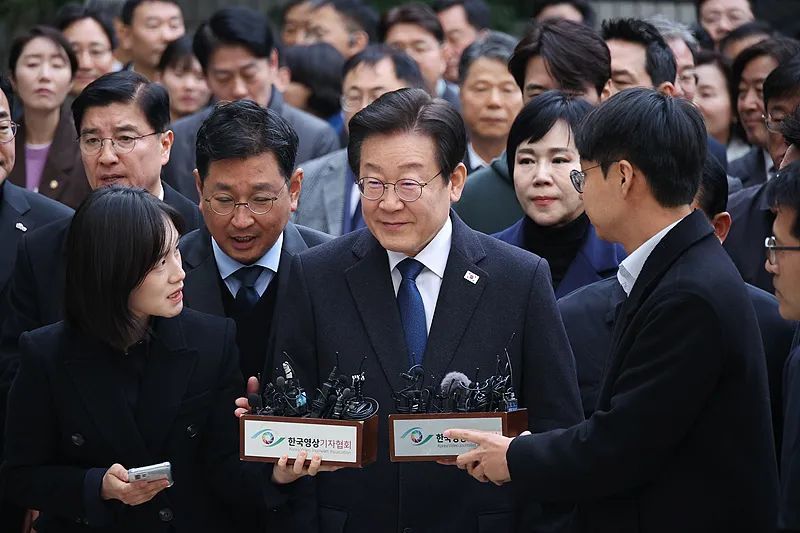 7点出发丨中国游客在马尔代夫潜水遭鲨鱼咬头！画面曝光→