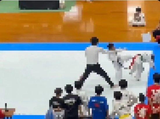 不讲武德!日本空手道选手偷袭对手后脑勺,致其四肢瘫痪