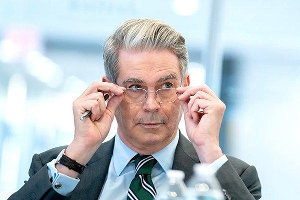 马斯克公开插手新财长提名,特朗普团队内部不满:“他成了联席总统”