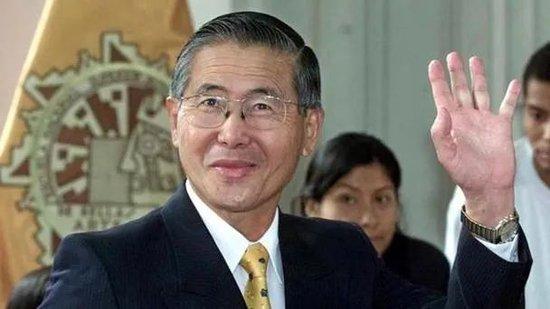 日本首相连续两年APEC遇堵车,今年合影“失踪”,去年漫步旧金山……