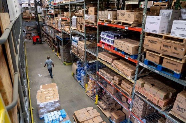 特朗普再挥“关税大棒” 宣布将对墨西哥与加拿大商品征收25%关税