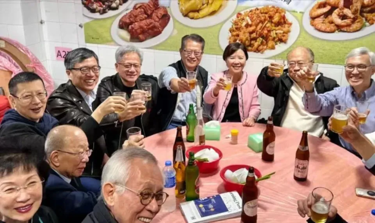 发「领导全没了」短信宣传游戏，网易雷火多人被扣钱处罚；网易云怒怼QQ音乐剽窃式创新，酷狗加入「战斗」；库克称没中国就没现在的苹果丨雷峰早报