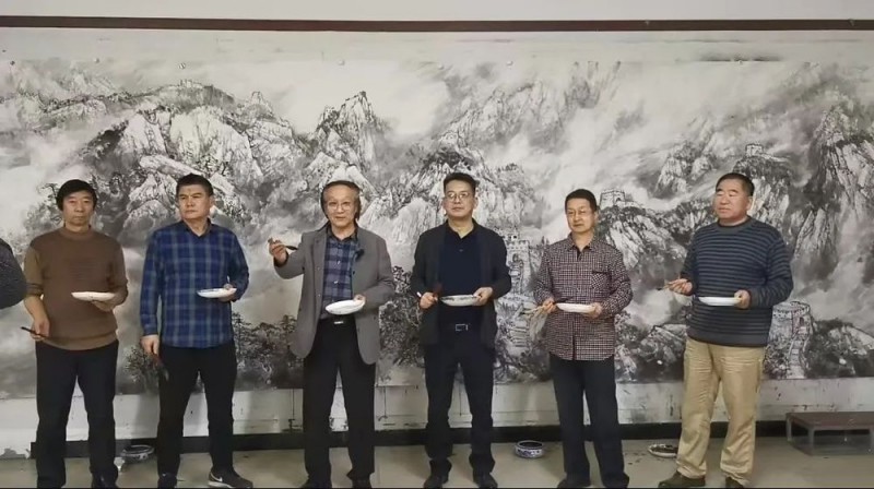 师恩钊老师偕北派山水助教团队创作巨幅《中华雄风》万里长城山水画