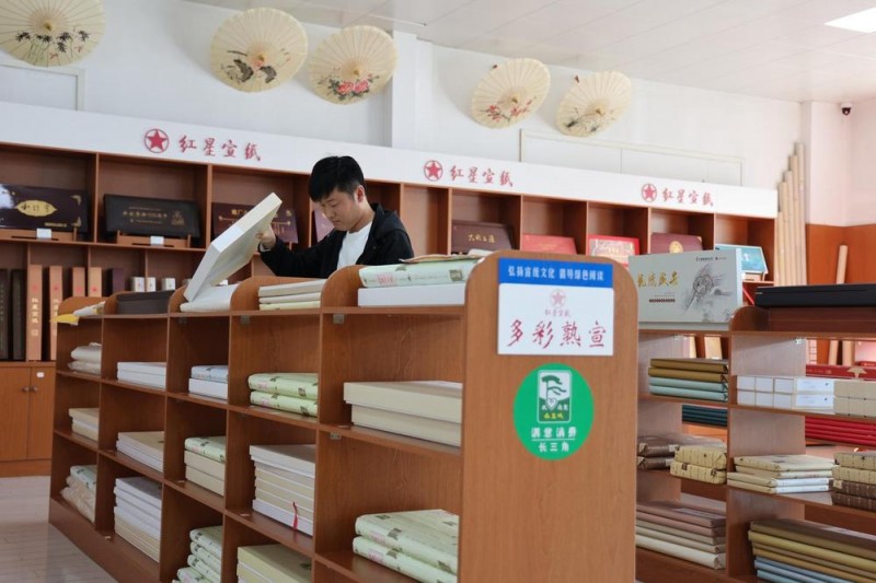 文化中国行・长江之歌 | 108道工序，匠心制作一张纸