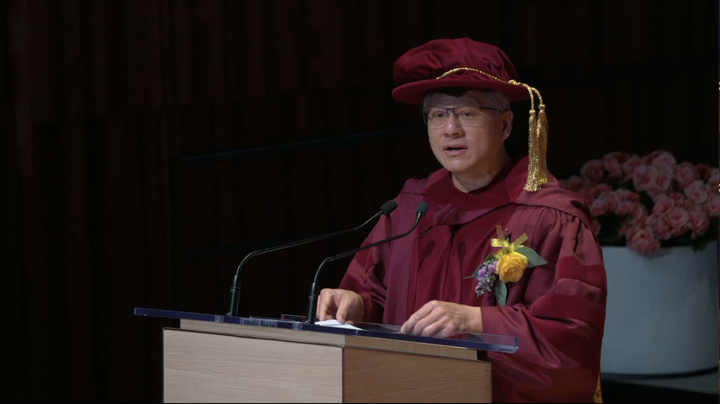 刚刚，黄仁勋获港科大荣誉博士，演讲大秀中文，称 AI 可能是人类历史上最重要的技术