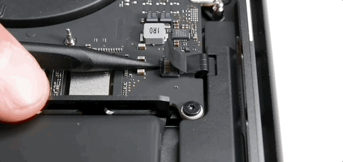 几乎没变化的全新 MacBook Pro，偷偷在这两个地方升了级