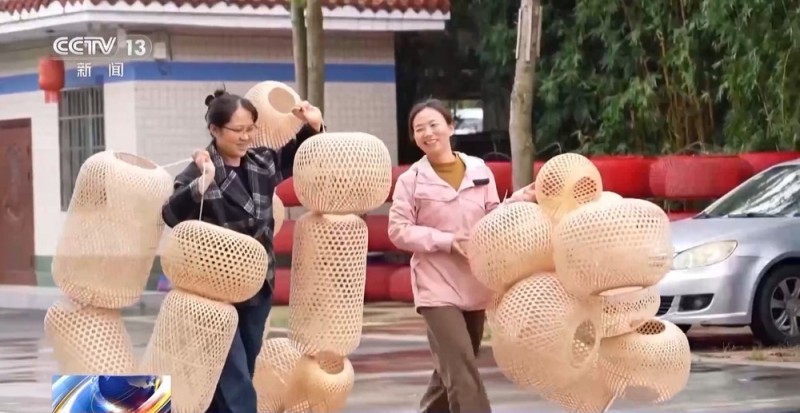 实操车间进校园 取快递顺便找工作……小妙招打开就业大空间