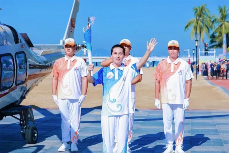 第十二届全国少数民族传统体育运动会火炬实地传递活动在三亚举行