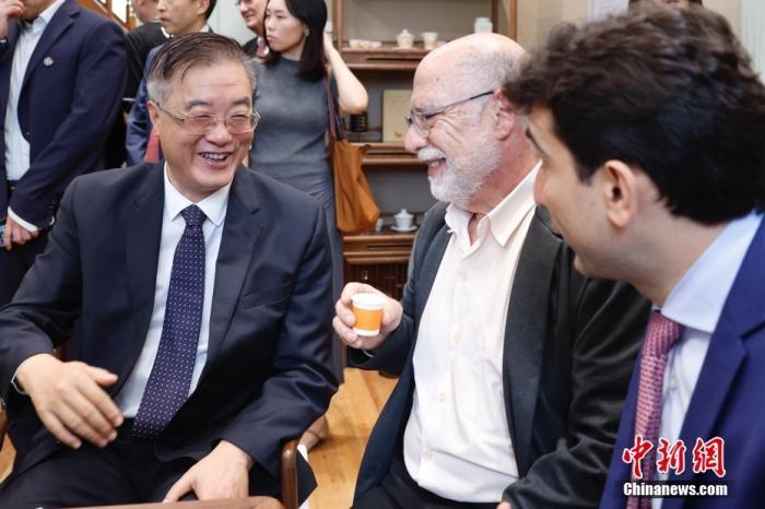 巴西学者：巴西和中国为世界树立了友好交往的典范 | 世界观