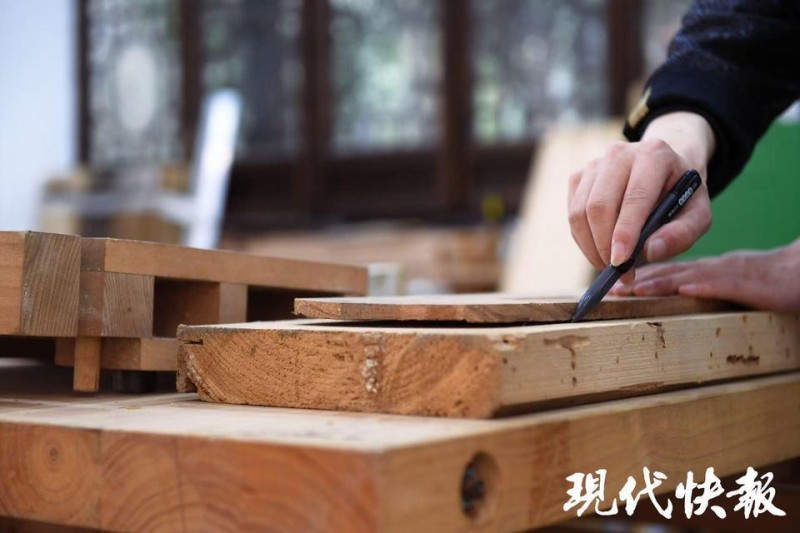 文化中国行新文化“兴”青年｜一斧一凿，木头里传来高山流水