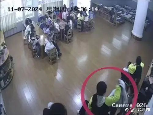 “竹签扎嘴、提腿倒立……”官方通报家长反映幼师体罚学生！