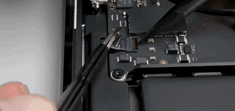 几乎没变化的全新 MacBook Pro，偷偷在这两个地方升了级