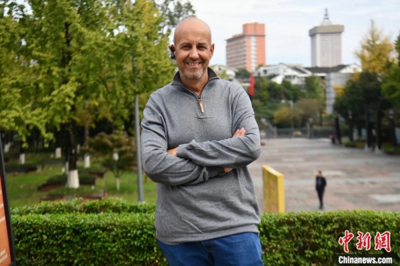 东西问・古典学丨希腊学者斯泰里斯：孤立看待文明，过时了！
