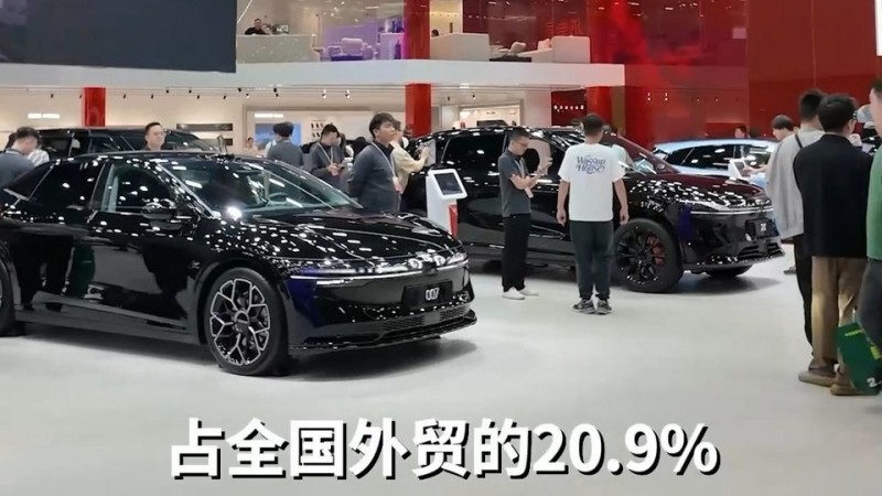 湾区三分钟｜深度逛车展  “首舞台”秀出哪些“新风向”？