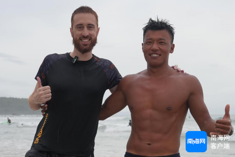 外国网红看海南 | 阴天下雨？不耽误意大利帅哥在日月湾浪尖上“起舞”