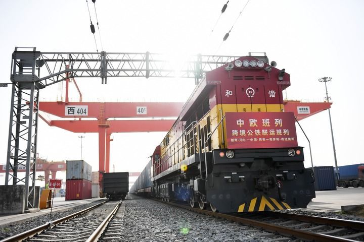 加速驶向合作共赢美好未来――写在中欧班列开行10万列之际