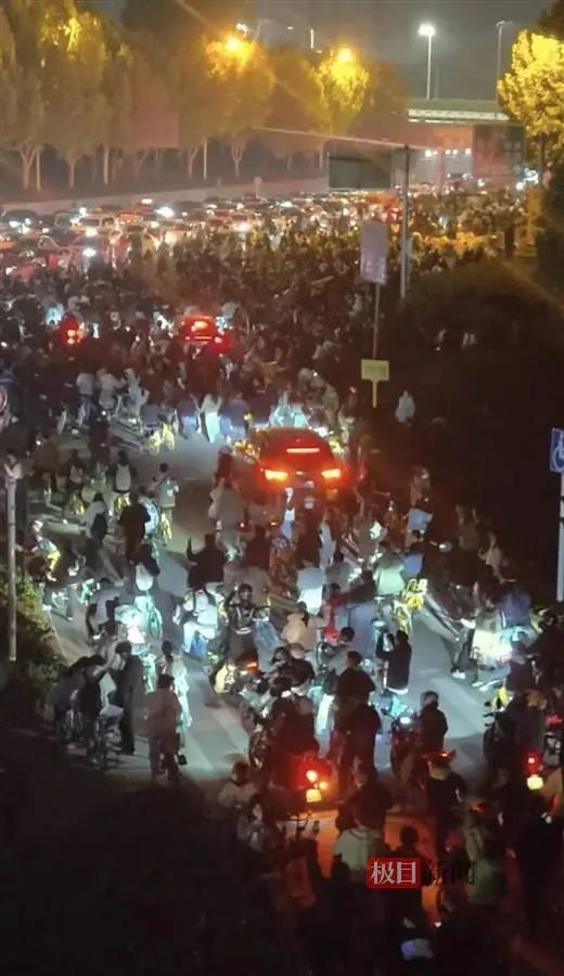 夜骑爆火！开封：要passion，更要平安！