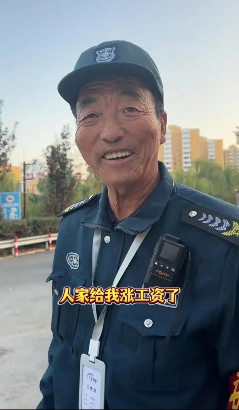 看丹观察丨“小西天保安大叔”一波三折的辞职，网友：可惜了……