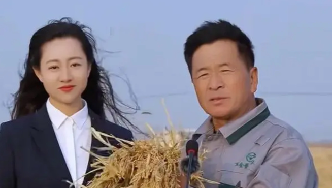看丹观察丨推介大米走红的文旅副局长回应质疑！网友：这都不叫事儿