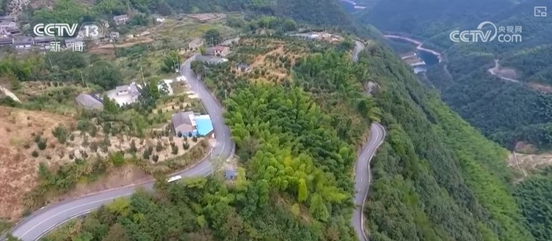 通村畅乡的公路网络越织越密 农民群众“走得好”、农村物流“运得畅”