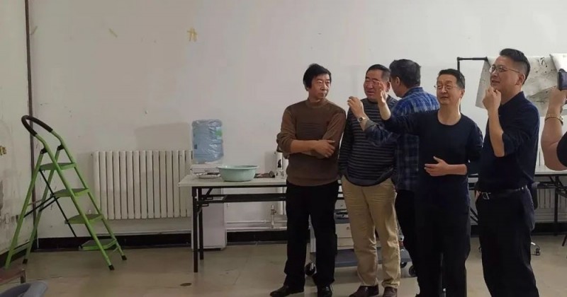 师恩钊老师偕北派山水助教团队创作巨幅《中华雄风》万里长城山水画