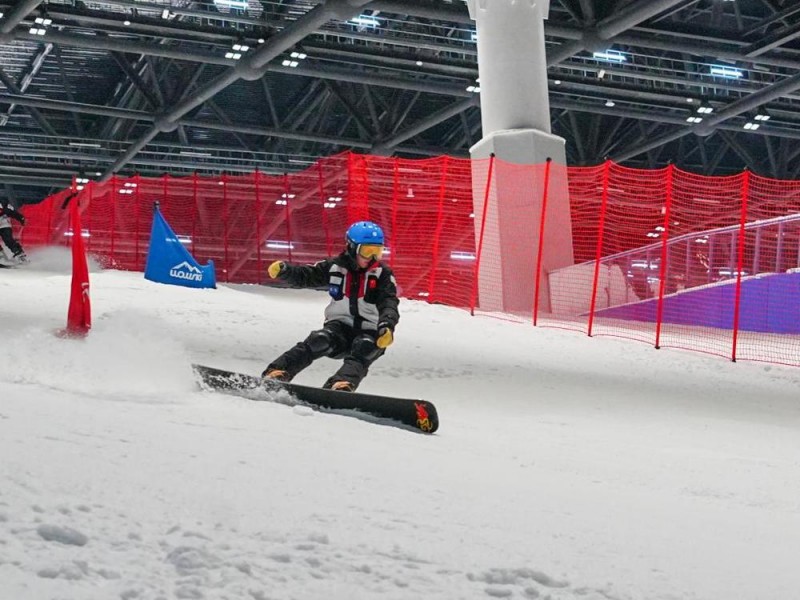 新华全媒+丨从室内雪场到直飞航班 上海冰雪消费“四季热”