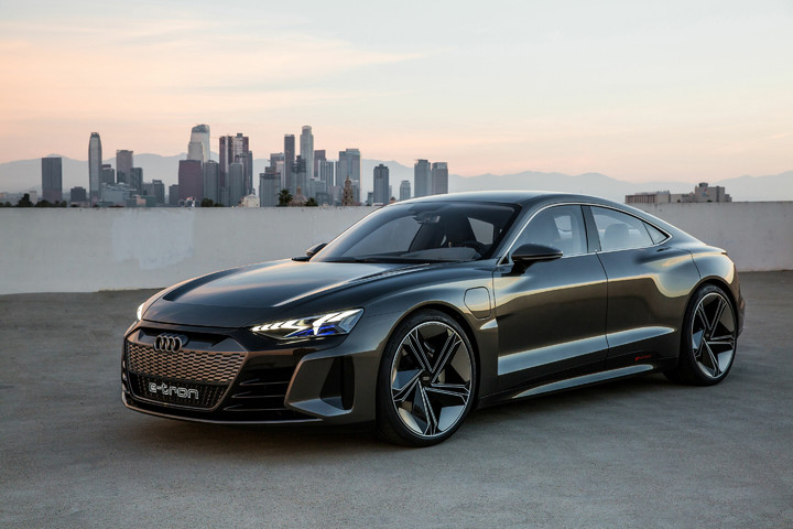 奥迪发布了新品牌 AUDI 和新车 AUDI E，看完大家都沉默了