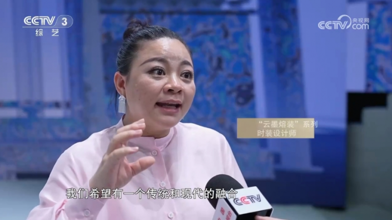 “云墨熔装”：朱炳仁云水墨时装国内首秀