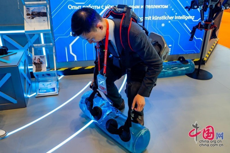 AI赋能智享生活  在2024年进博会人工智能专区遇见未来