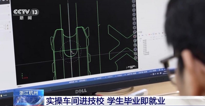 实操车间进校园 取快递顺便找工作……小妙招打开就业大空间