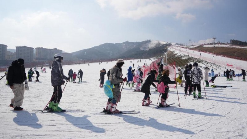 新华鲜报丨1.5万亿元！冰雪经济“热”力无限