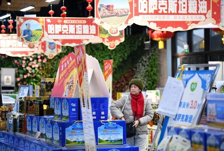 加速驶向合作共赢美好未来――写在中欧班列开行10万列之际