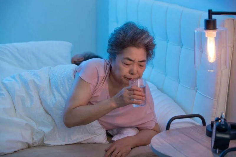 睡前别光刷手机！做好这4件事 抓牢养生黄金时间