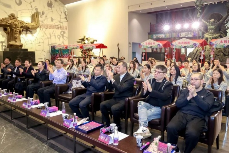 “春耕计划”为美耕心，美林美育启迪未来