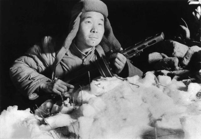 时刻评论丨多样化的纪念，让英雄永生