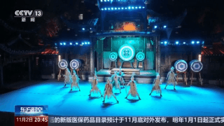 这座挂在瀑布上的古镇美了两千年！