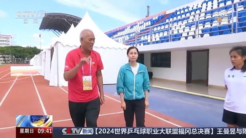 爬树也有比赛了？零距离看运动员争战“椰树之巅”