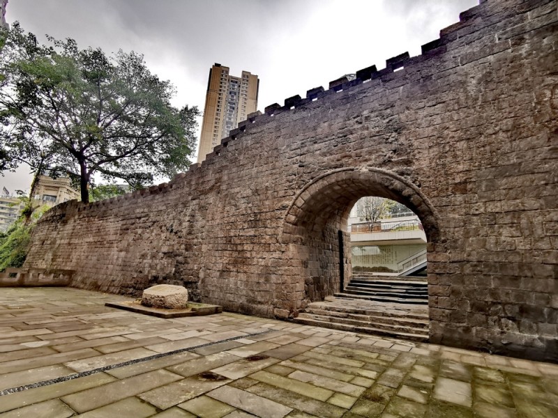 文化中国行・长江之歌 | 江水奔涌，古城墙边听历史涛声