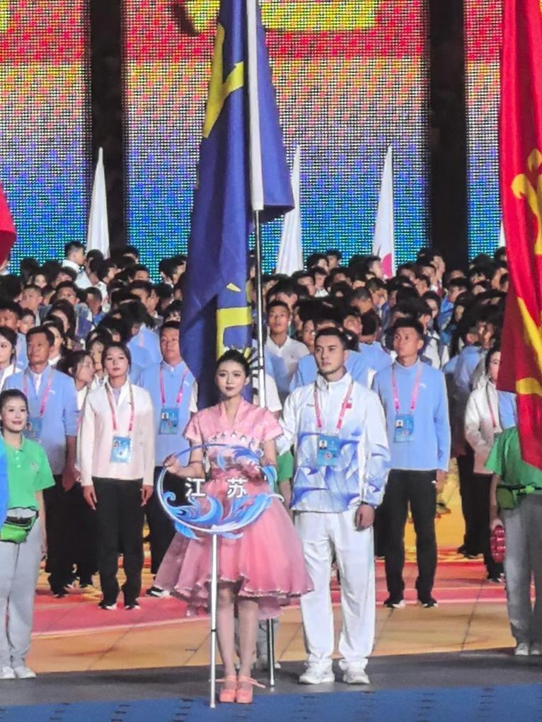 拿得了绣花针，舞得了巨龙――这位哈萨克族小伙的跨界人生