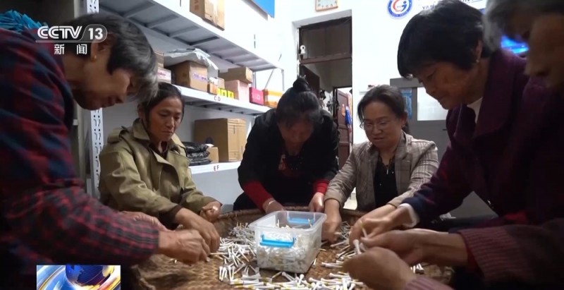 实操车间进校园 取快递顺便找工作……小妙招打开就业大空间