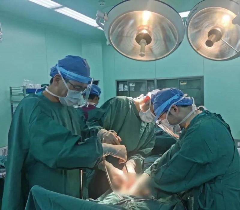 摔了一跤 男子大出血失去一器官！医生：这部位脆弱“如豆腐”