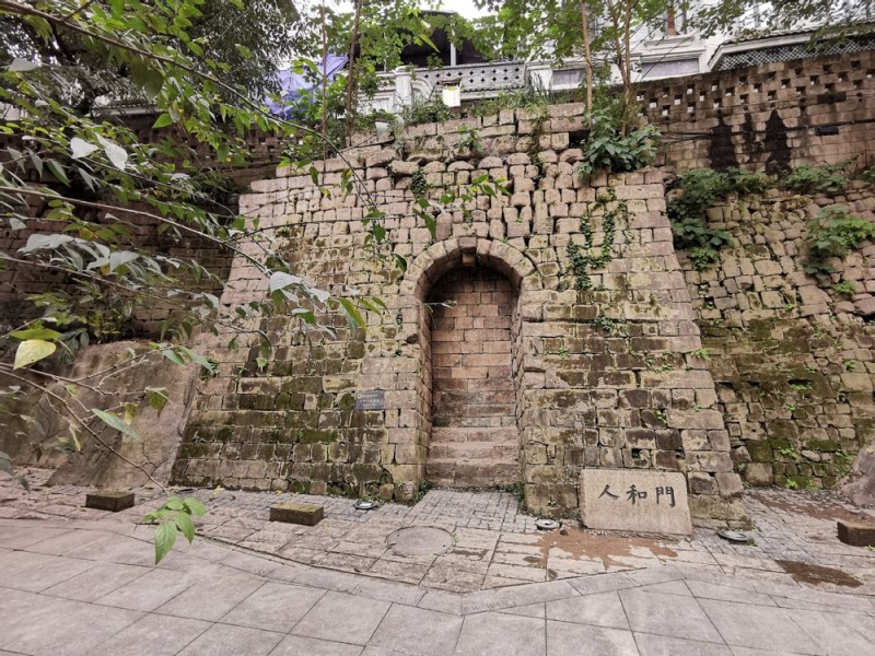 文化中国行・长江之歌 | 江水奔涌，古城墙边听历史涛声