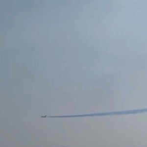 率先登场！空军“八一”飞行表演队上演空中大片