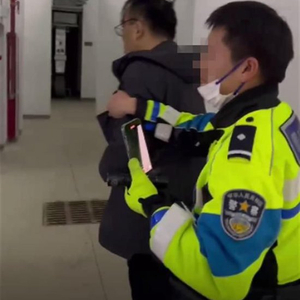 信阳一副镇长开套牌车被抓现行后打人？官方：套牌属实，已介入调查