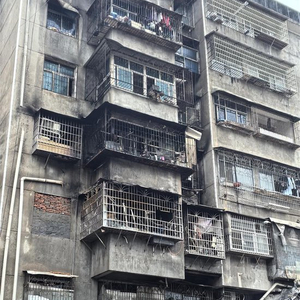 张家界家住三楼的一家七口在火灾中遇难，邻居：起火点为二楼手机配件仓库