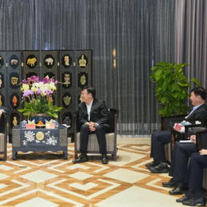 海南省委书记、省长会见霍震霆