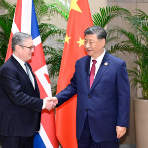 习近平会见英国首相斯塔默